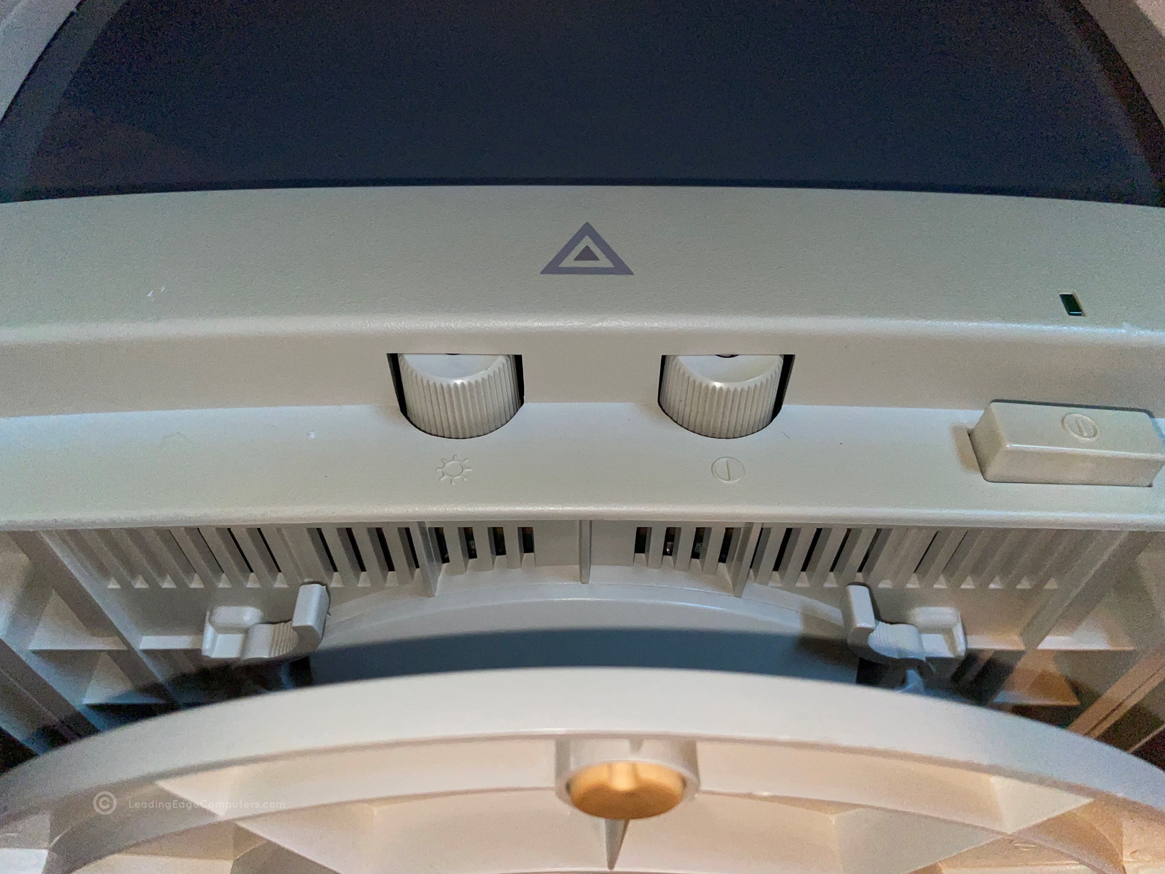user adjustable dials for cmc 1417ae, contrast and brightness